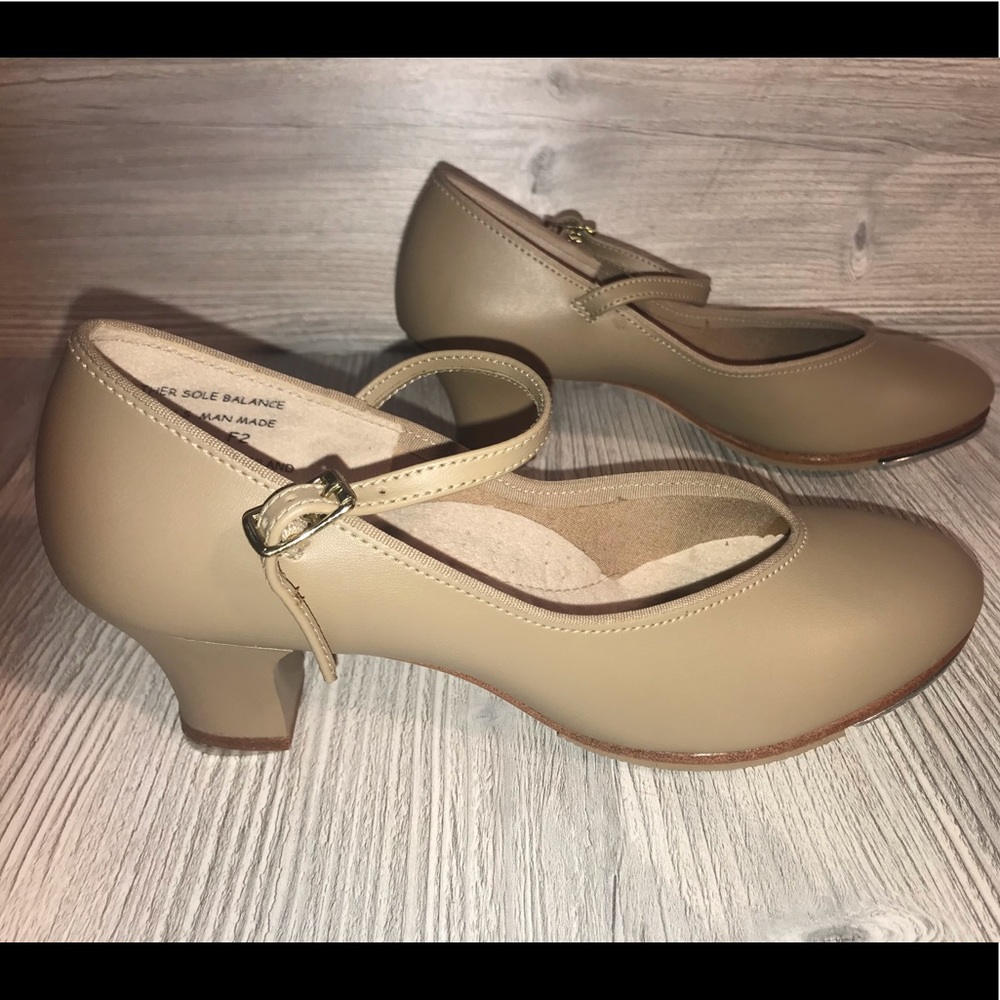 Capezio Adult Leather 1.5" Heel Tap Shoes, Sz 7.5M